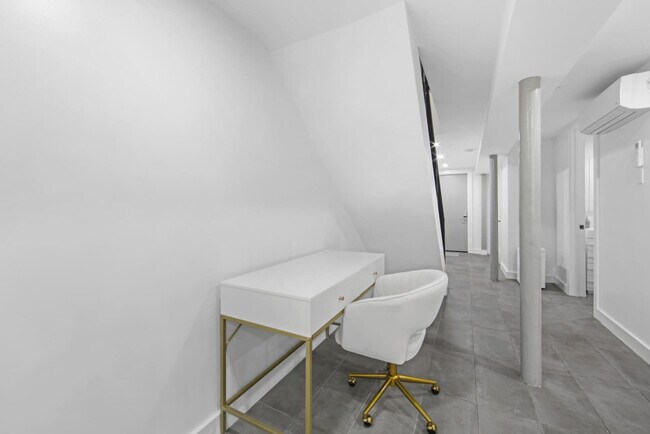 Building Photo - 564 W 182nd St