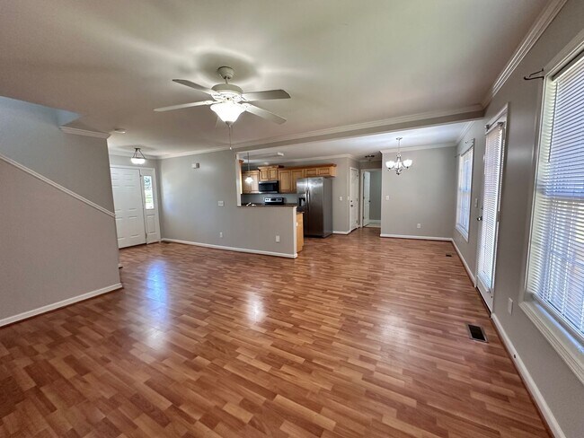 Building Photo - Exclusively Offered By Muse Realty Rentals...