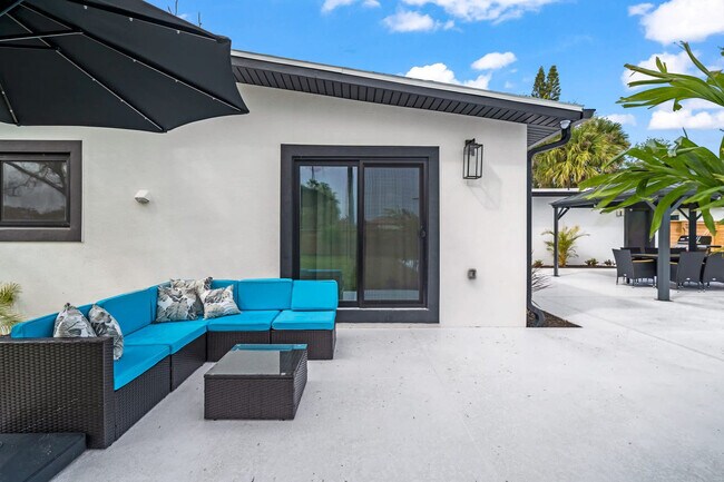 Building Photo - 115 Esther Dr