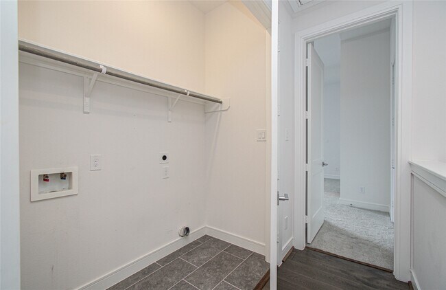 Building Photo - 8930 Spring Knoll Forest Dr