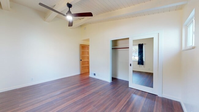 Building Photo - Kensington Beauty!