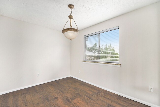 Building Photo - Charming 2 Bed, 2 Bath Condo with Loft in ...