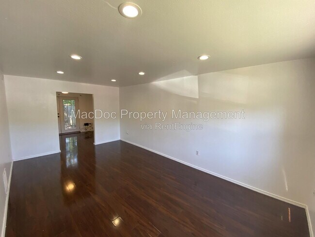 Building Photo - 810 Sledgehammer Dr