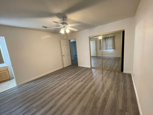 Building Photo - Charming Three Bedrooms, 2 Bathrooms Home In Apple Valley, Fully Fenced & Cross Fenced,