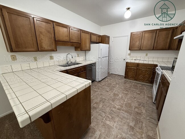 Building Photo - Refreshed Two Bedroom Pacific Grove Townhome in Gated Community