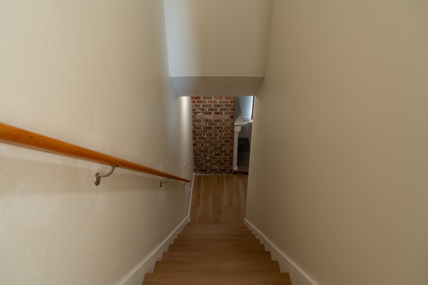 Building Photo - 21511 4th Ave W