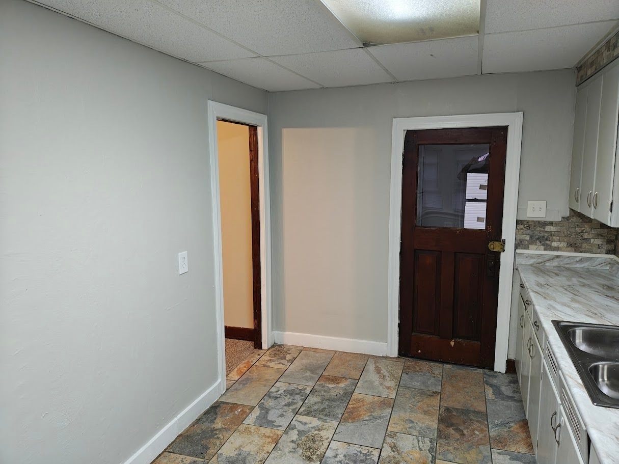 Building Photo - 524 Crestmore Ave