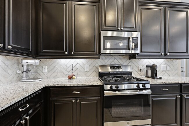 Building Photo - 28027 Rocky Heights Dr