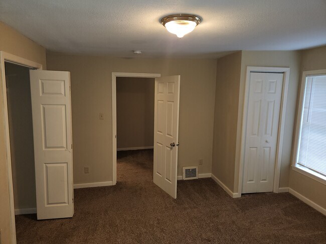 Building Photo - 930 Fremont St