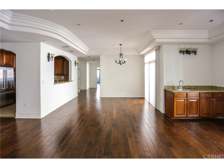 Building Photo - 10640 Woodbridge St
