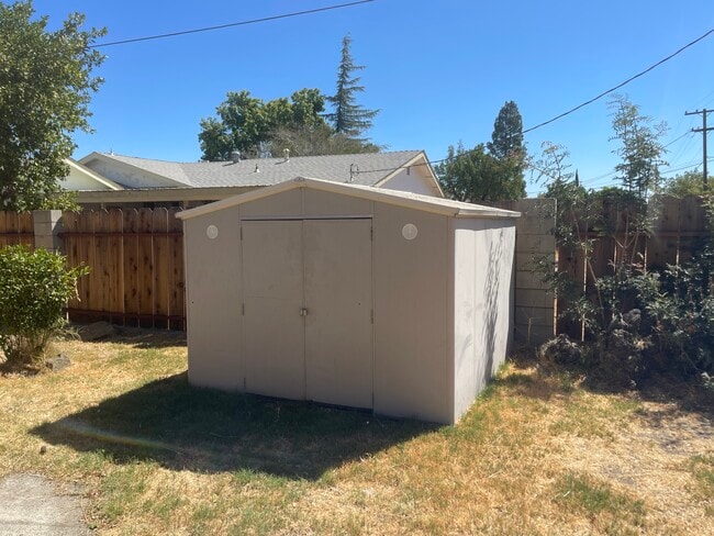 Building Photo - 1309 Cardinal St