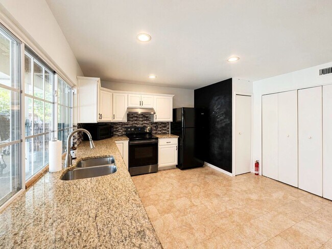 Building Photo - 11067 Wallbrook Dr