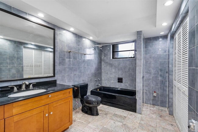 Building Photo - 20525 Highland Lakes Blvd