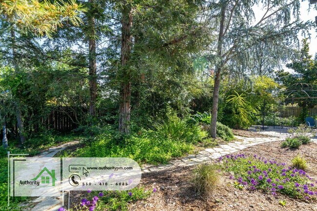 Building Photo - 2832 Howard Dr