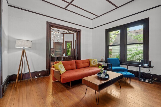 Building Photo - 802 N Poplar St