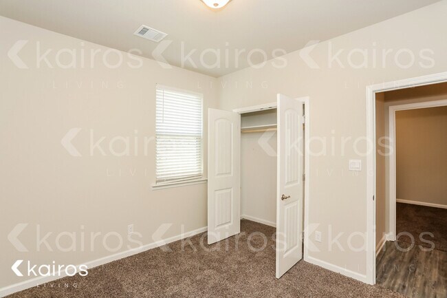 Building Photo - 6521 Tiger Pointe Dr.