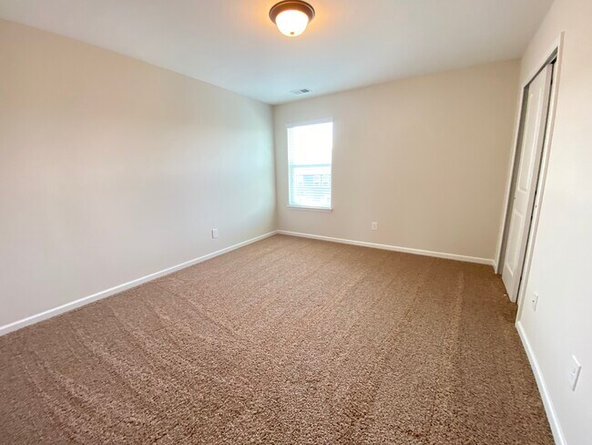 Building Photo - 2076 Waverly Ct