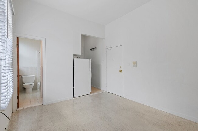 Building Photo - 546 Green St