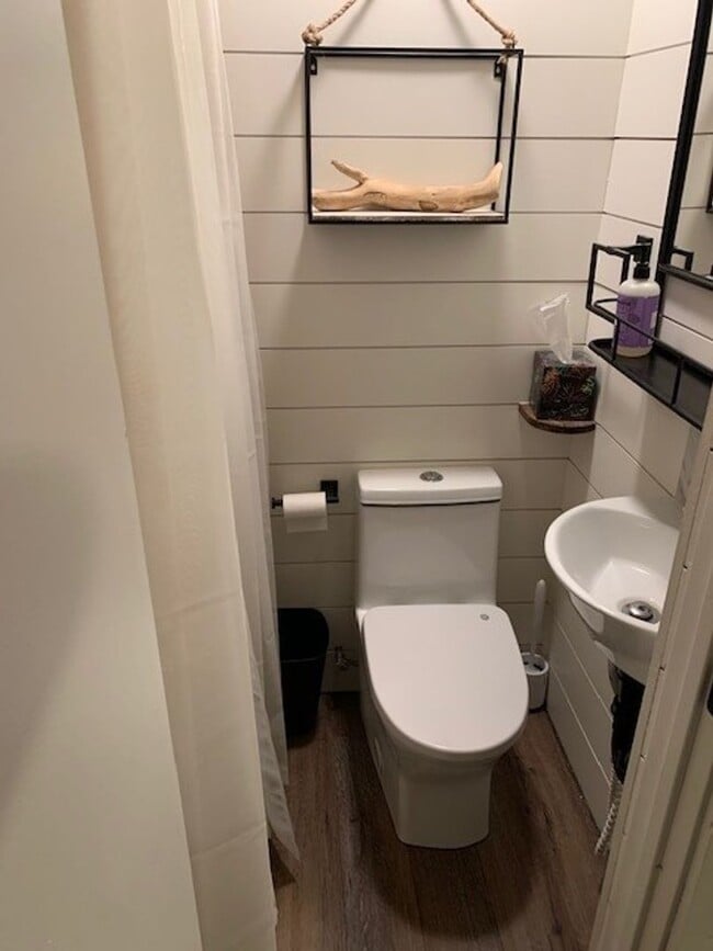 Building Photo - Lovely 3BD cabin style furnished home avail. for a Seasonal lease starting 5/15/26! Call to inqui...