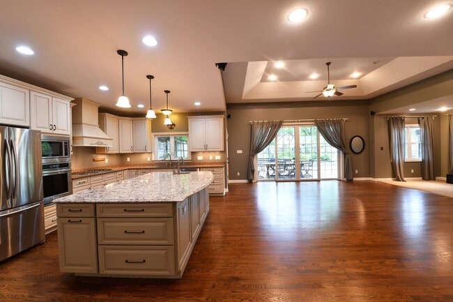 Building Photo - 106 Manlyn Dr