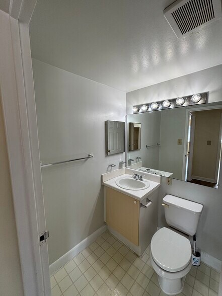 Bathroom 2 - 1501 Clairmont Rd