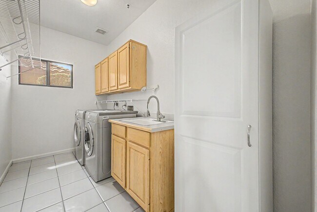 Building Photo - Beautiful Sonoran Heights 4 bed Home, 3 car garage, and Pool