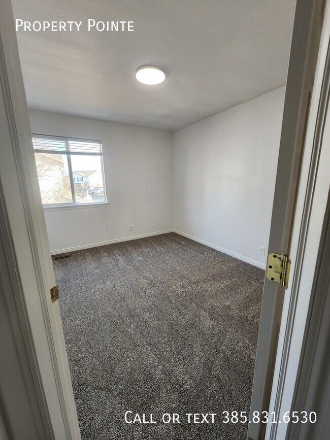 Building Photo - 1561 S 2000 W