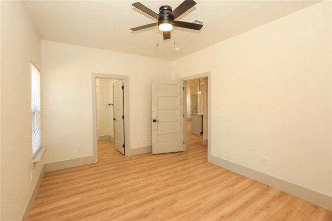 Building Photo - 655 N Genevieve Ave