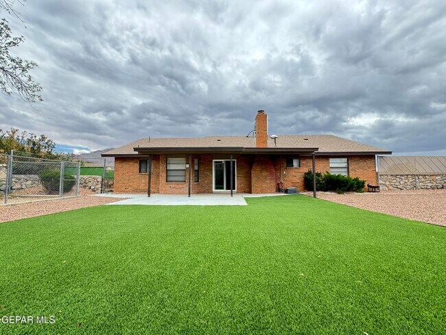 Building Photo - 701 Espolon Dr