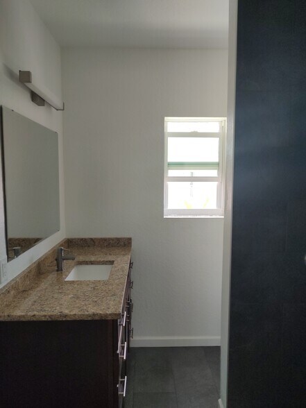 Bath - 10877 Overseas Hwy