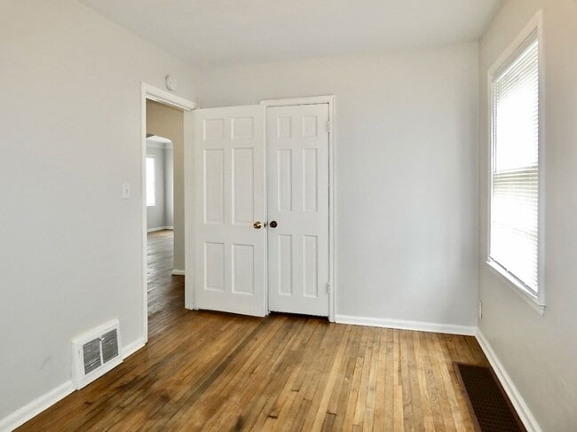 Building Photo - 2211 W Sylvania Ave