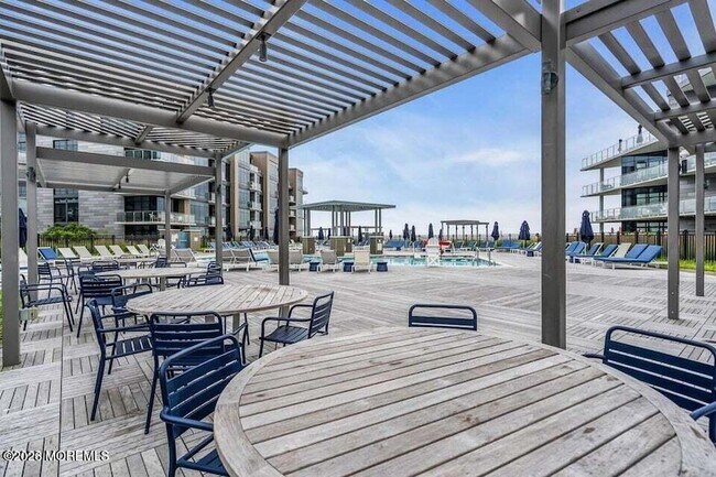 Building Photo - 15 Morris Ave