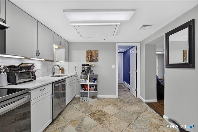 Building Photo - 440 Evergreen Ave
