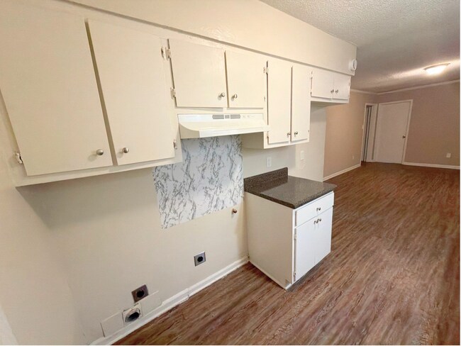 Building Photo - 4066 Berrywood Ave