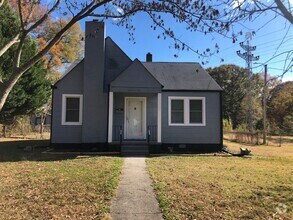 Building Photo - Price Reduced with MOVE-IN SPECIAL! $250 o...