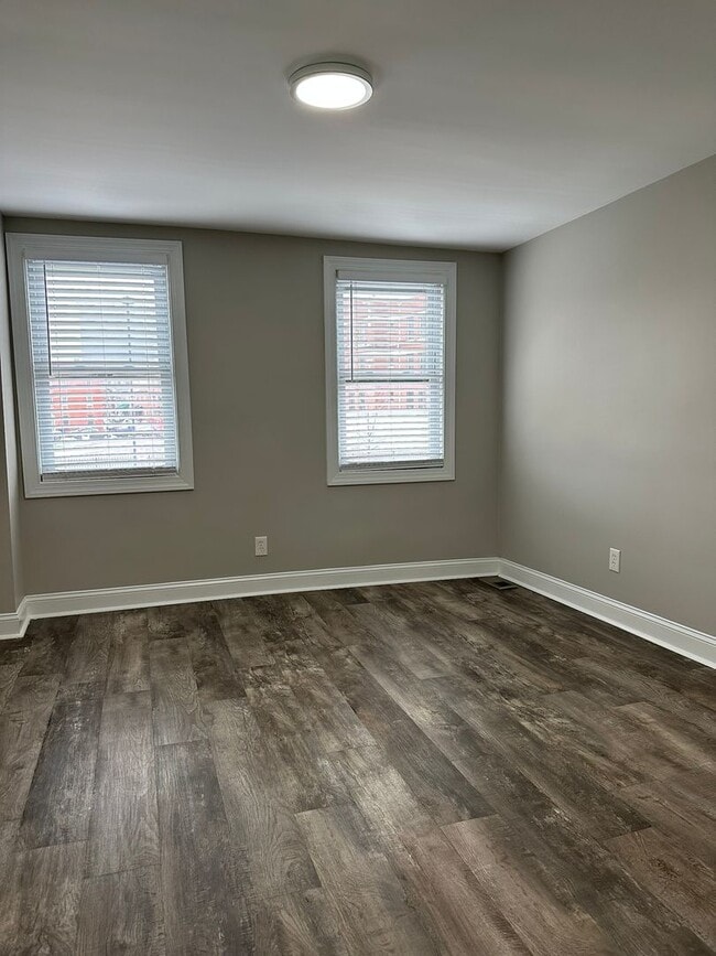 Building Photo - 3 Bedroom Townhome Near Little Italy