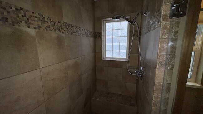 Building Photo - 3003 Oliver St