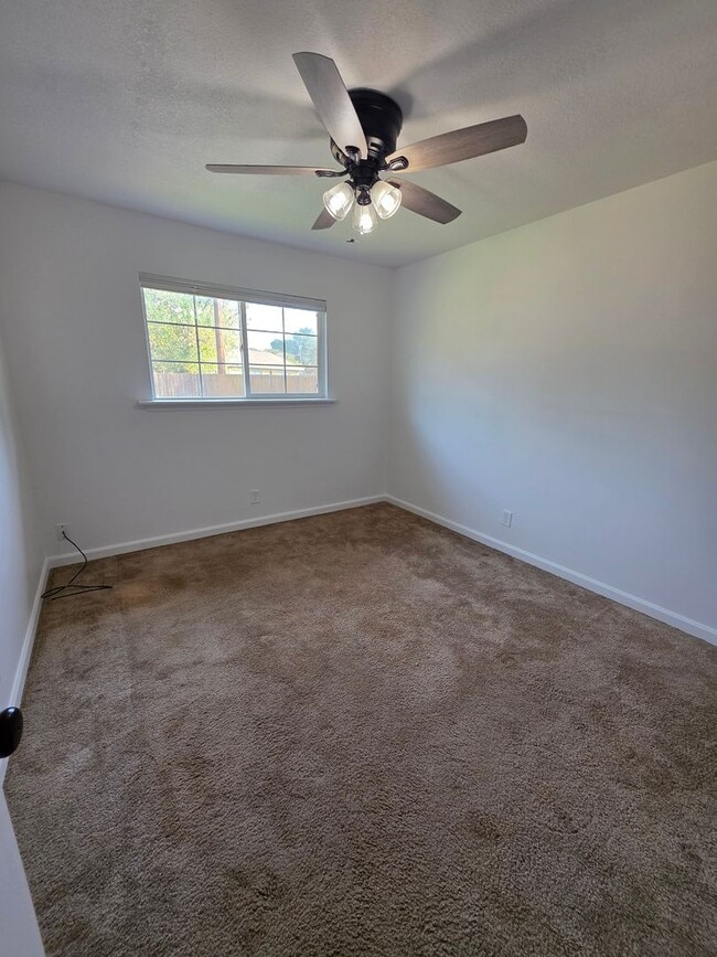 Building Photo - 3 BED/1 BATH LOCATED IN REDDING, CA
