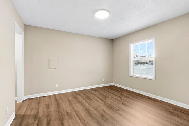 Building Photo - 3 Bedroom | 2 Bathroom | Nixa MO| Fenced Back Yard! | Nixa Schools!