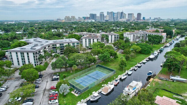 Building Photo - 1000 River Reach Dr