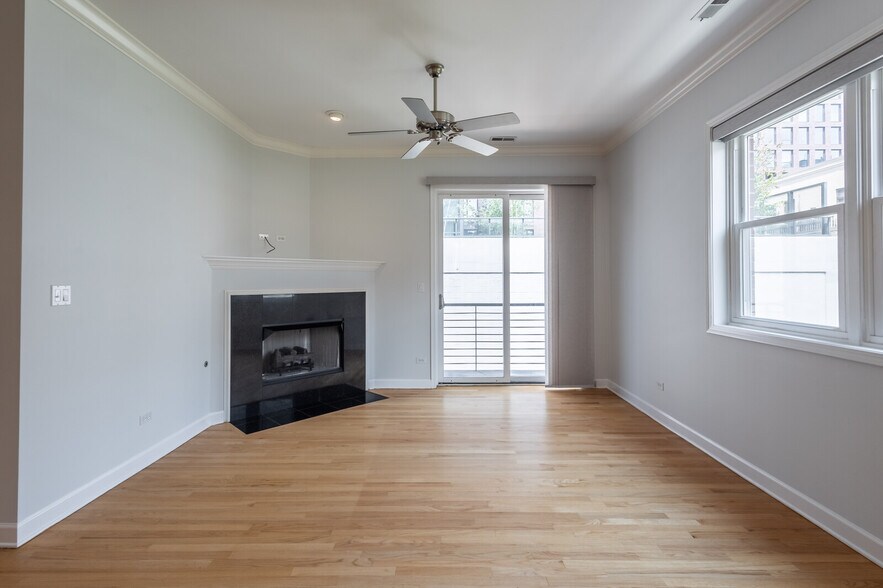 Living Room - 948 Madison W St