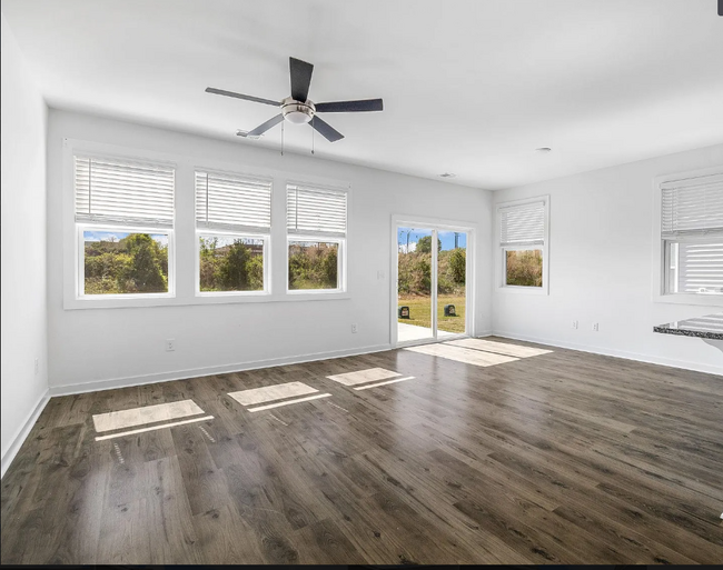 Building Photo - 1415 Darrowby Wy