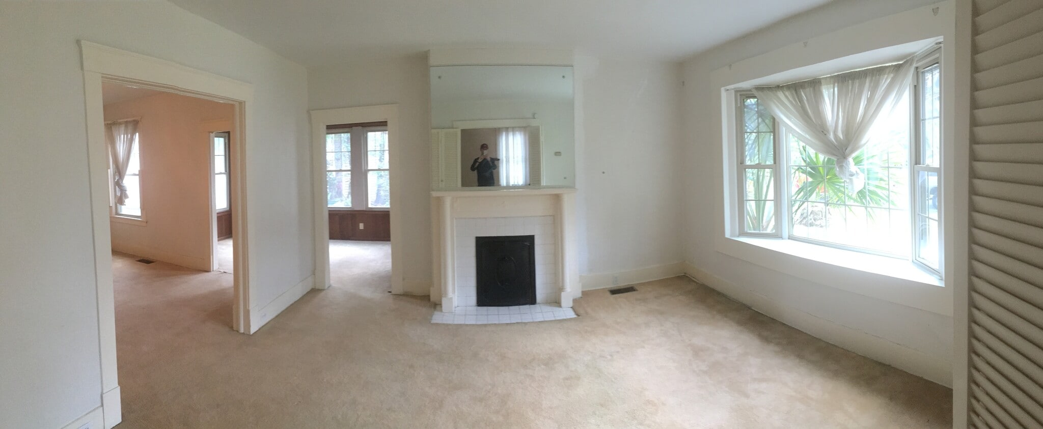 Living Room - 816 Maupas Ave