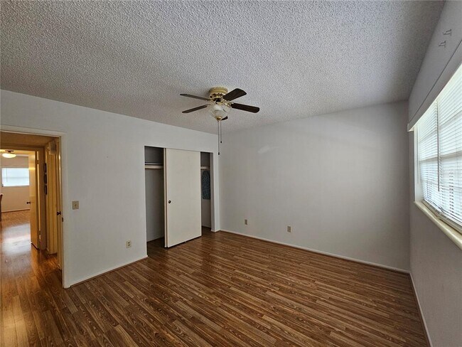 Building Photo - 2383 Netherlands Dr