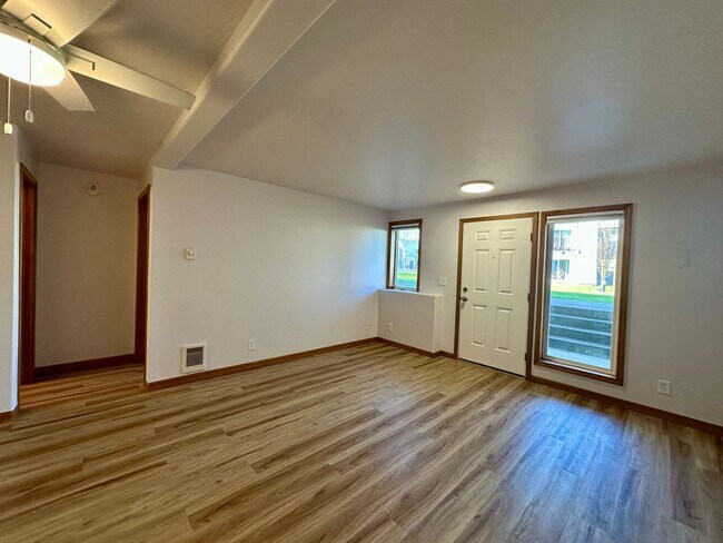 Building Photo - 4244 Wintergreen Cir