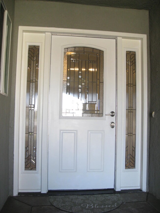 Building Photo - 9266 Cypress Ave