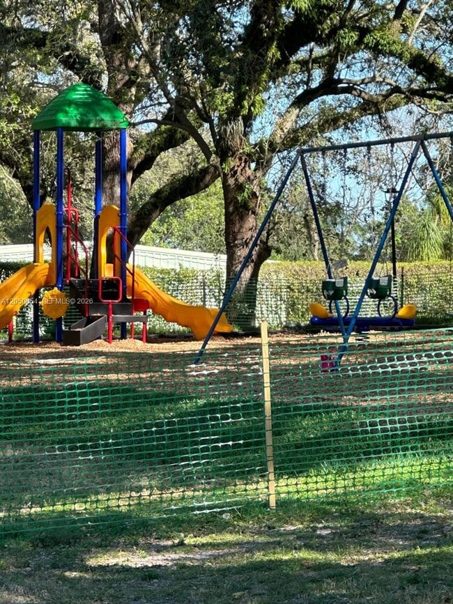 Building Photo - 9410 Live Oak Pl