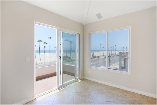 Building Photo - Oceanfront Penthouse in Huntington Beach!!