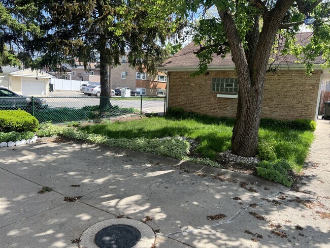 Building Photo - 2247 N 75th Ave