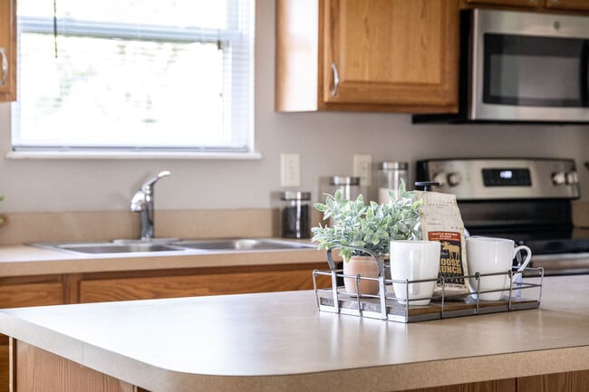 Building Photo - 7225 Bromfield Dr